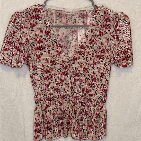 self❣️E Tops - Red Puff Sleeve Smocked Blouse